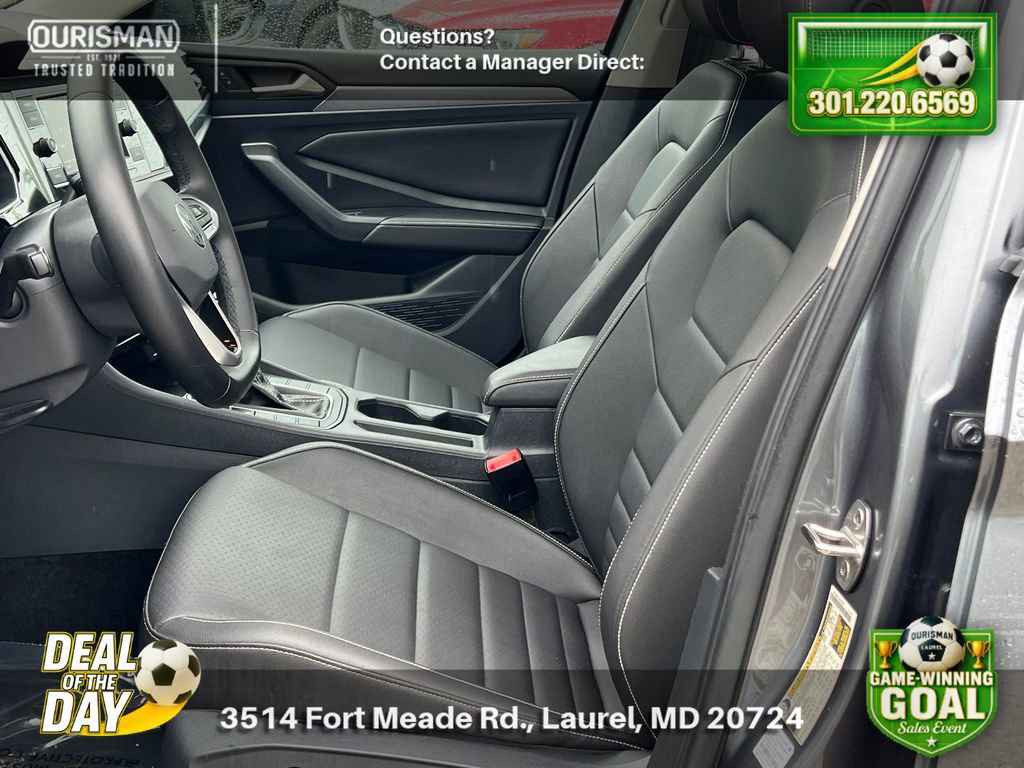Used 2024 Volkswagen Jetta SE FWD image 6