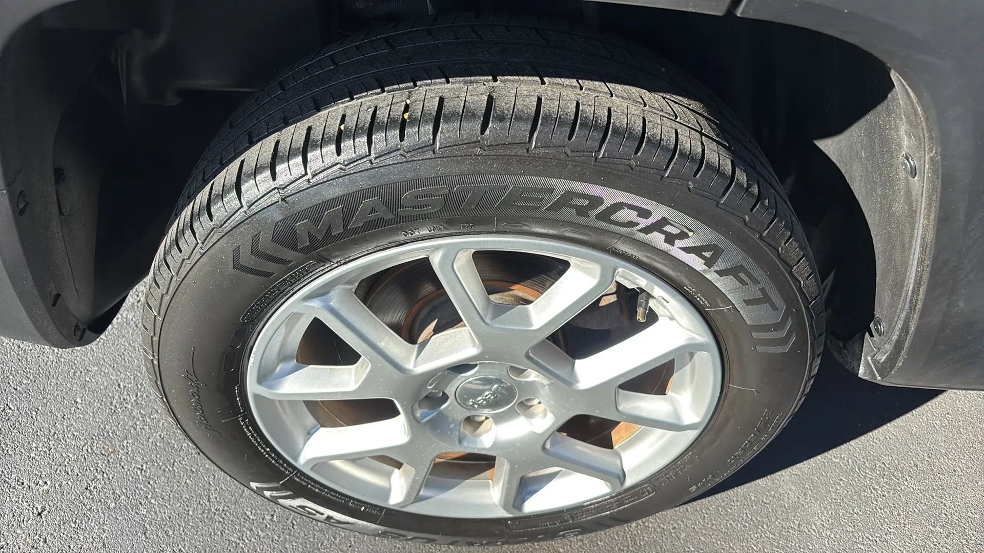 Used 2019 Jeep Renegade Latitude AWD/4WD image 33