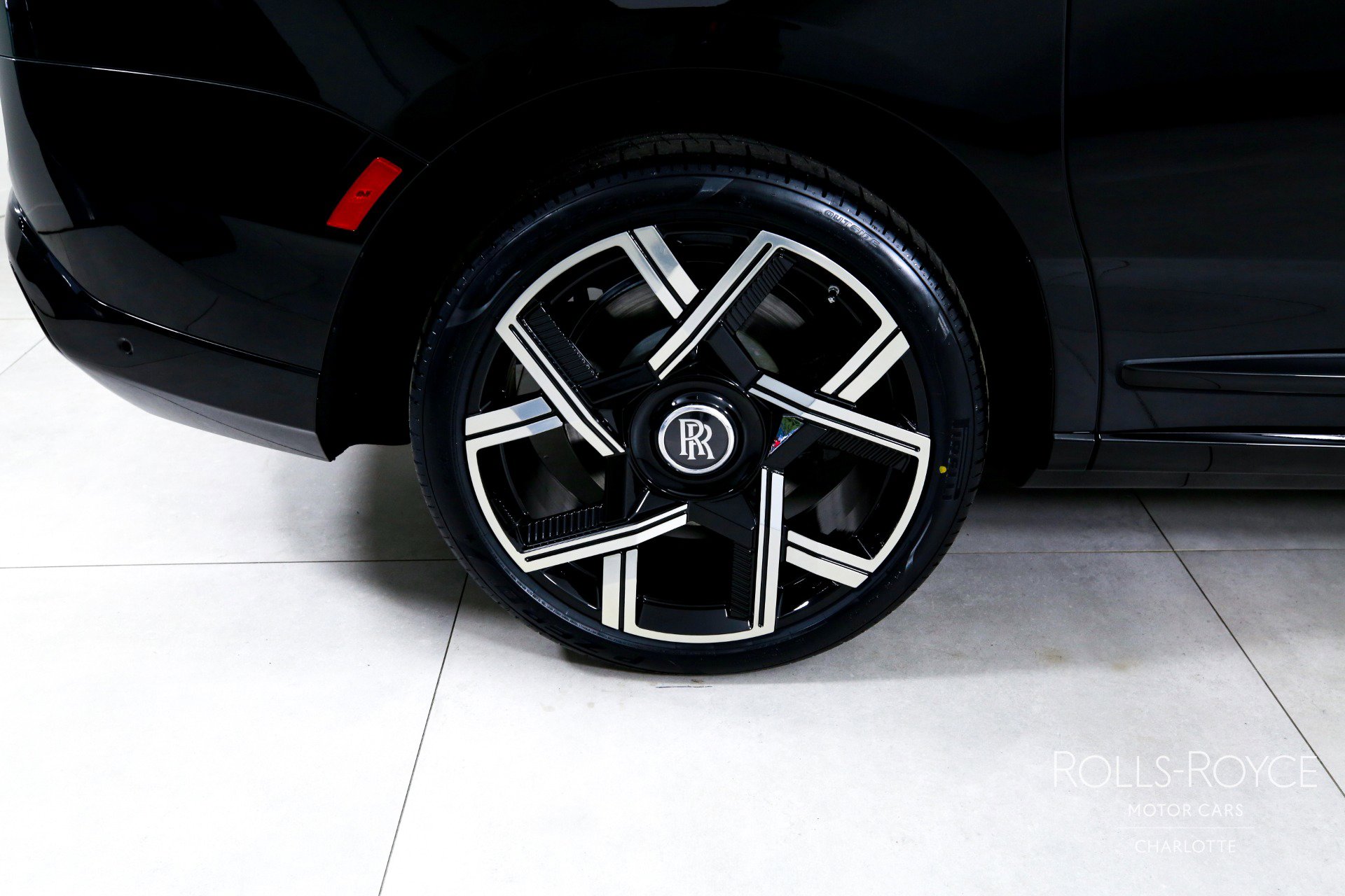 New 2026 Rolls-Royce Cullinan Black Badge image 40