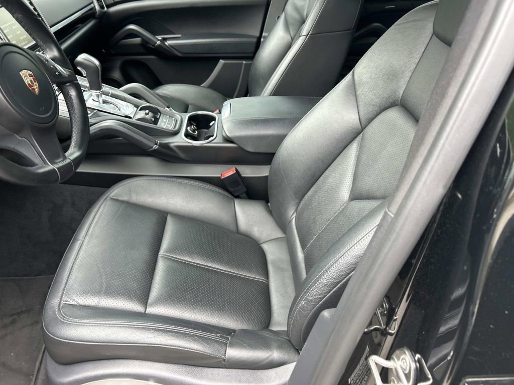 Used 2014 Porsche Cayenne Platinum Edition AWD/4WD image 17