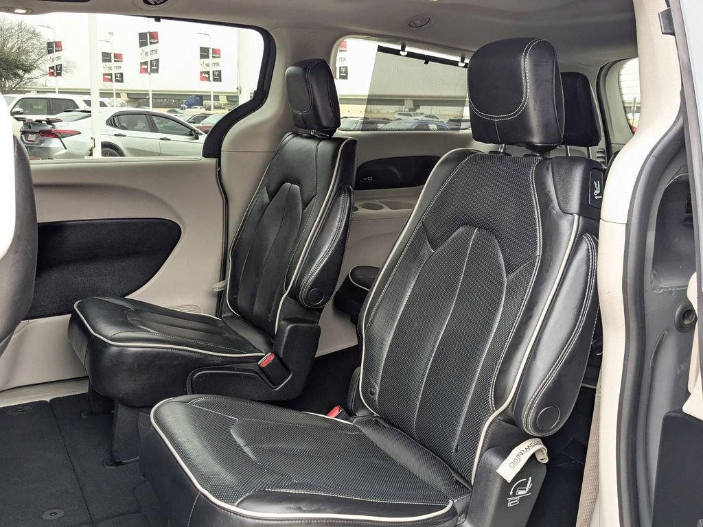 Used 2023 Chrysler Pacifica Limited image 28