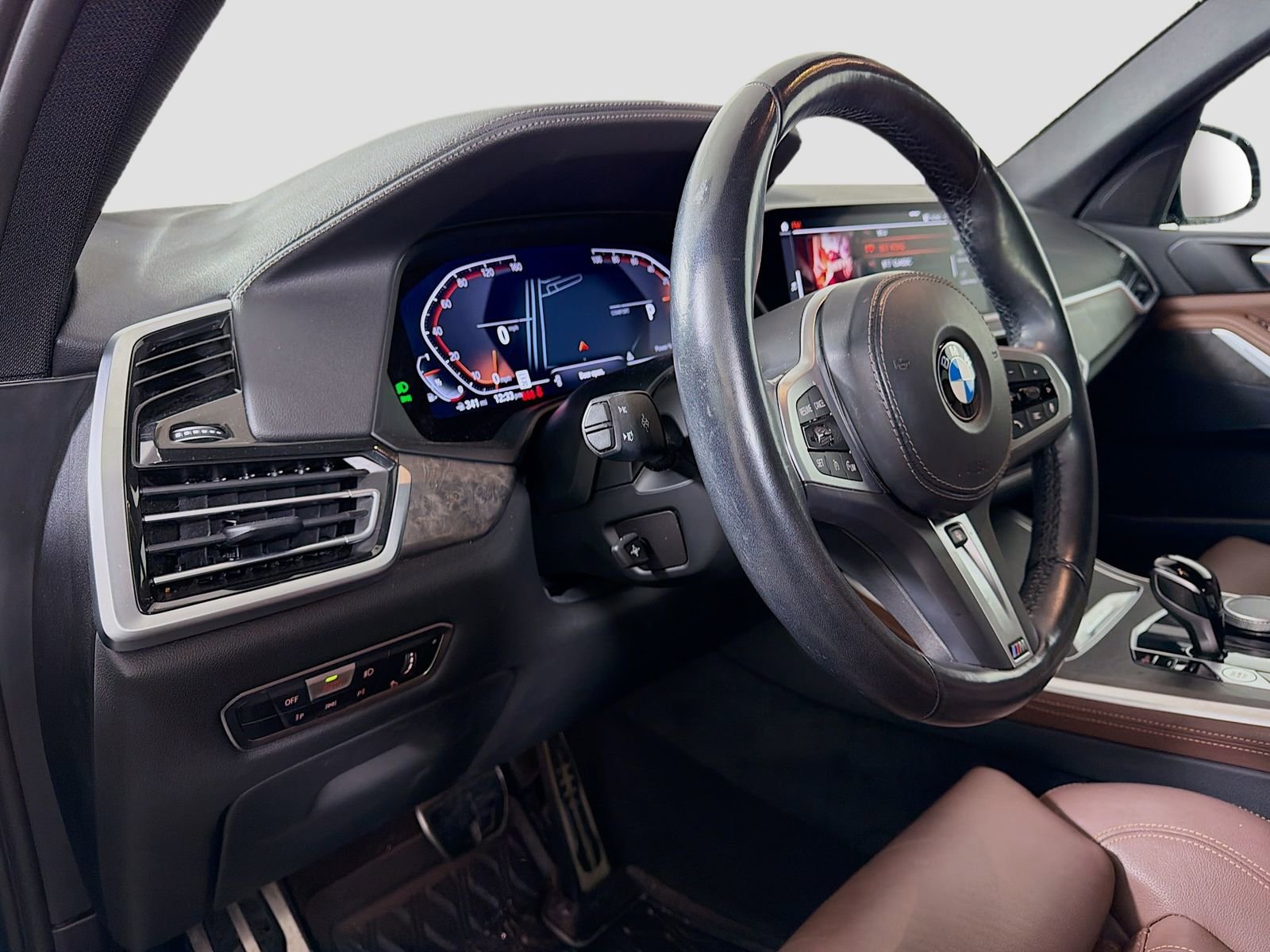 Used 2022 BMW X5 xDrive40i w/ M Sport Package AWD/4WD image 10