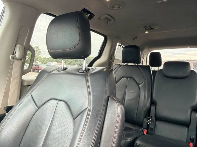 Used 2018 Chrysler Pacifica Touring-L w/ Tire & Wheel Group FWD image 7