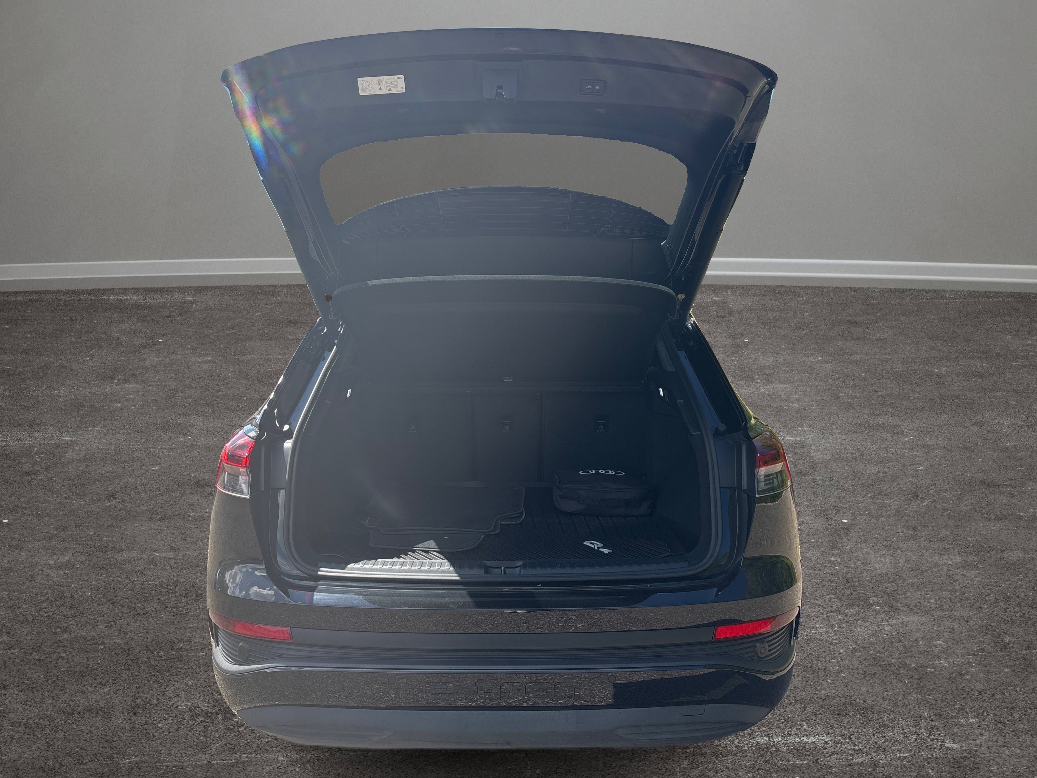 Used 2025 Audi Q4 e-tron Premium Plus image 15