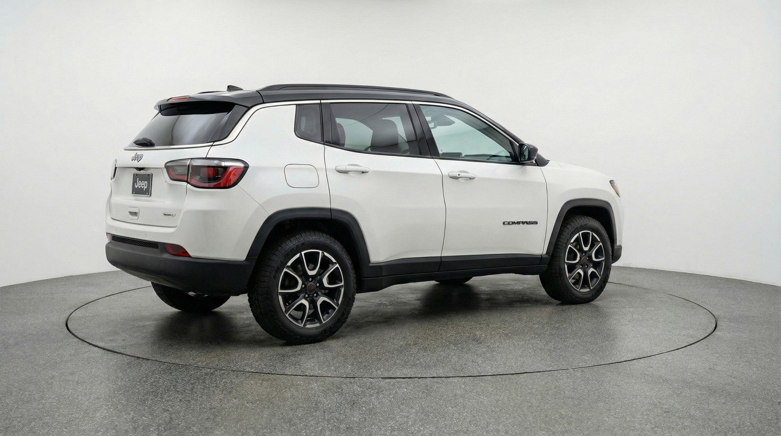 Used 2025 Jeep Compass Trailhawk AWD/4WD image 9