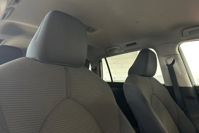 Used 2020 Toyota Highlander LE AWD/4WD image 21