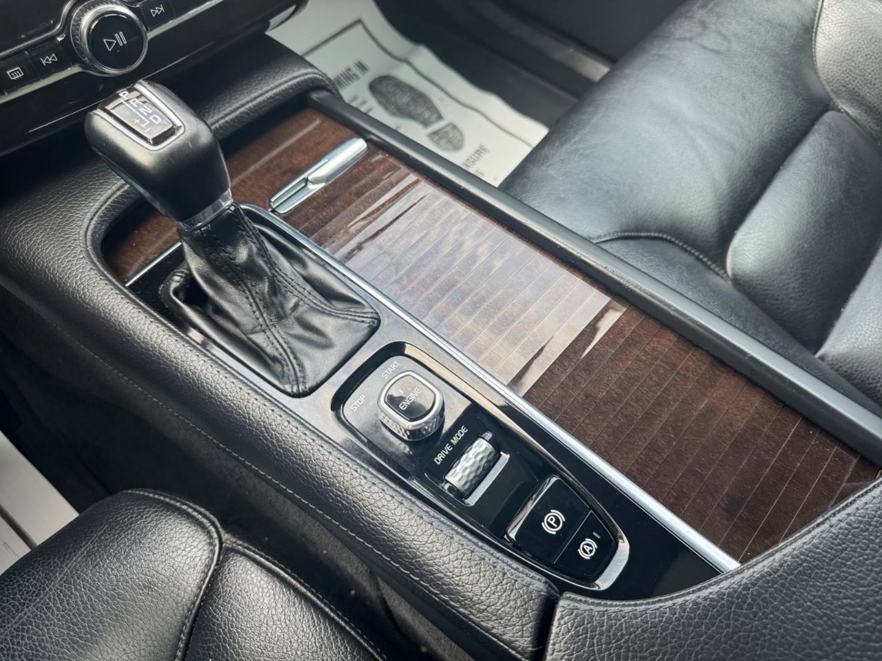 Used 2016 Volvo XC90 T6 Momentum w/ Momentum Plus Package image 18