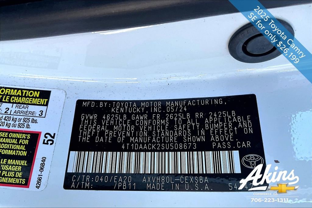Used 2025 Toyota Camry SE image 17