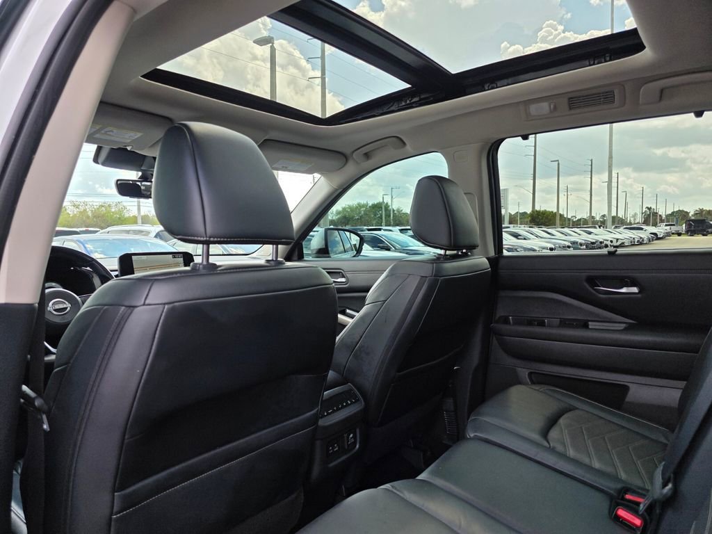 Used 2024 Nissan Pathfinder Platinum w/ Cargo Package image 21