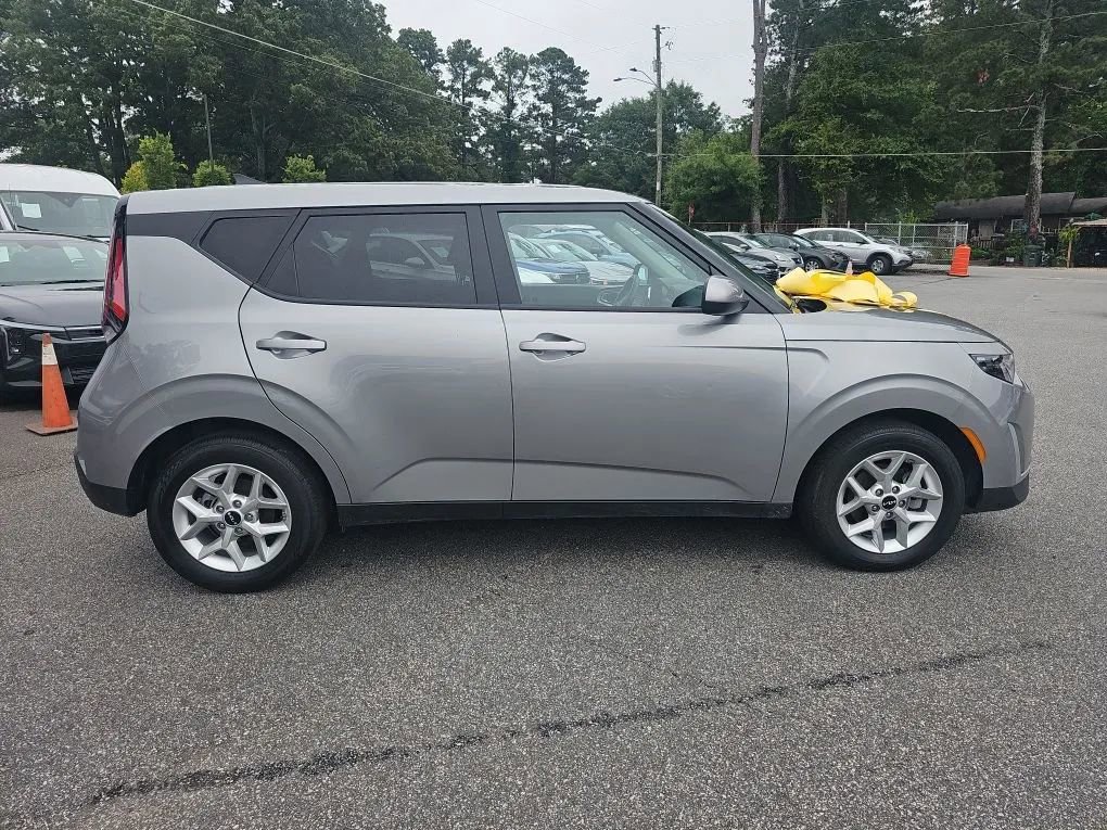 Used 2025 Kia Soul LX w/ LX Technology Package FWD image 6