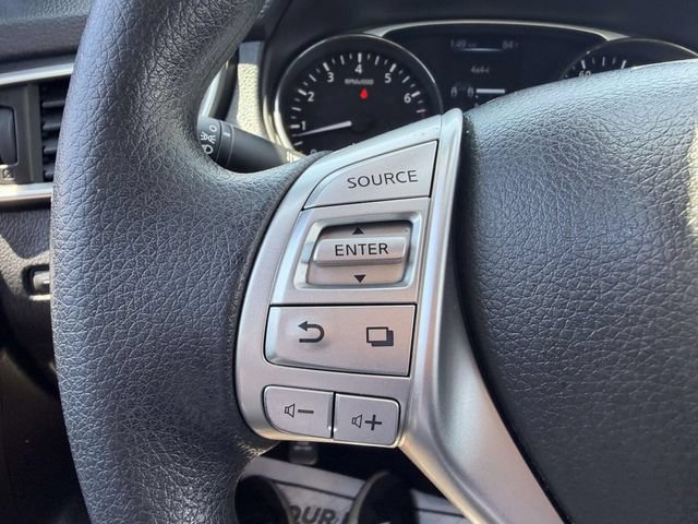 Used 2016 Nissan Rogue SV AWD/4WD image 25
