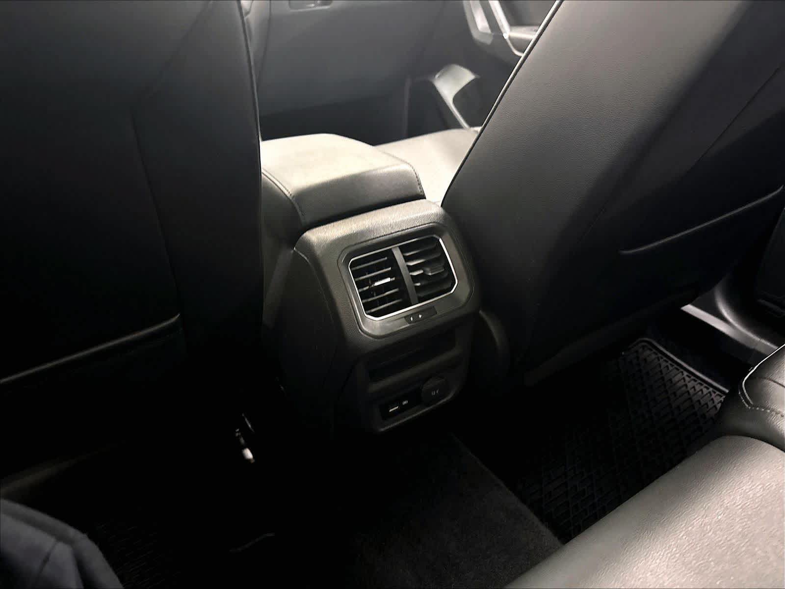 Used 2018 Volkswagen Tiguan SE AWD/4WD image 13