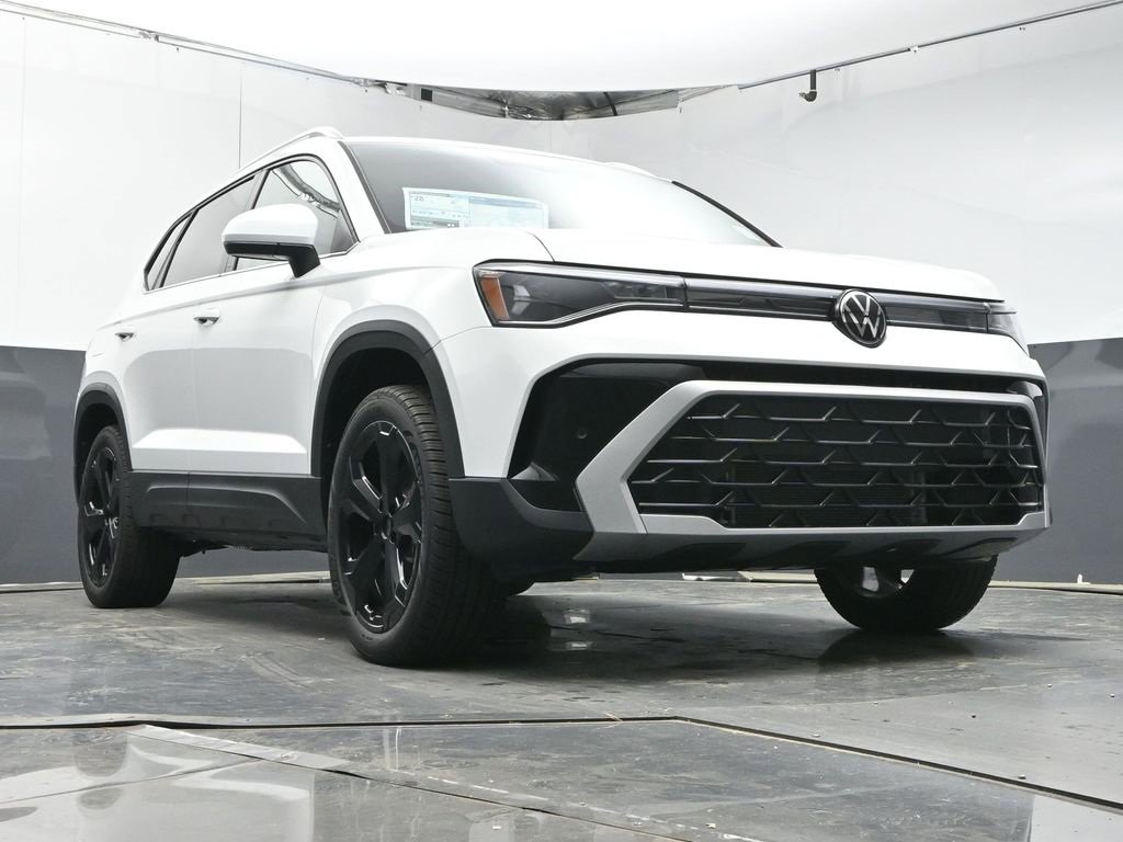 Used 2025 Volkswagen Taos SEL image 33