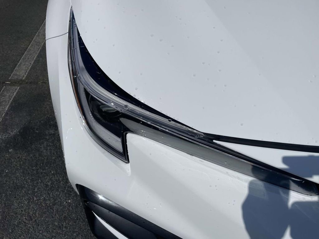 Used 2025 Toyota Corolla SE image 13