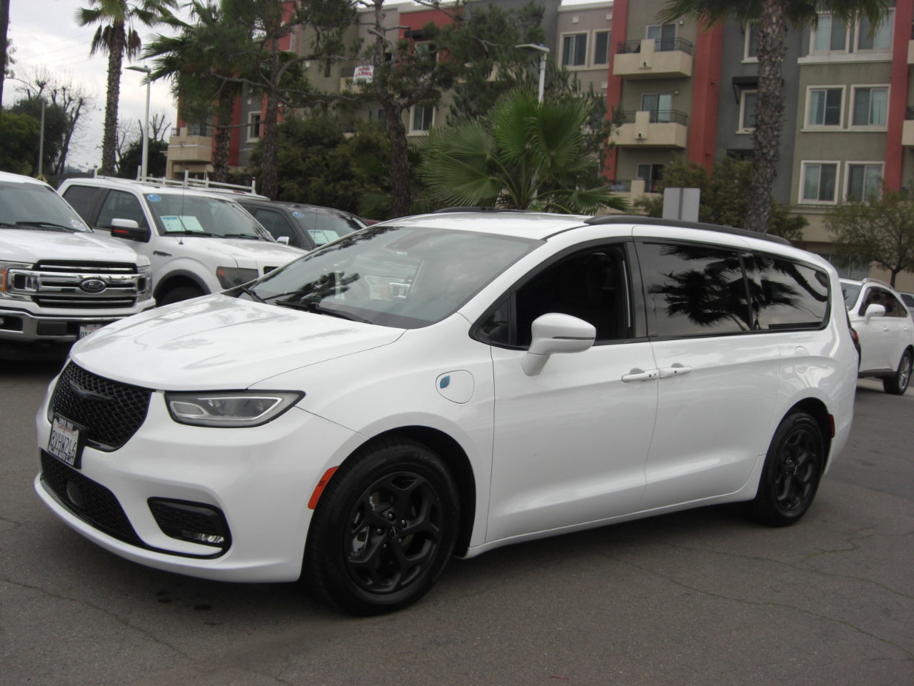 Used 2021 Chrysler Pacifica Touring w/ S Appearance Package image 3