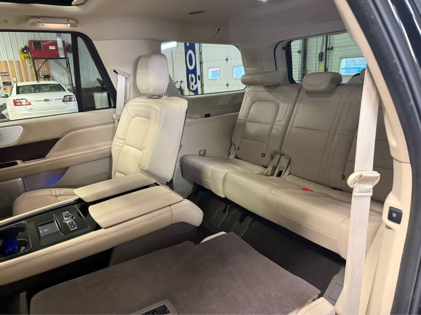 Used 2020 Lincoln Navigator Reserve w/ Equipment Group 208A Reserve image 18