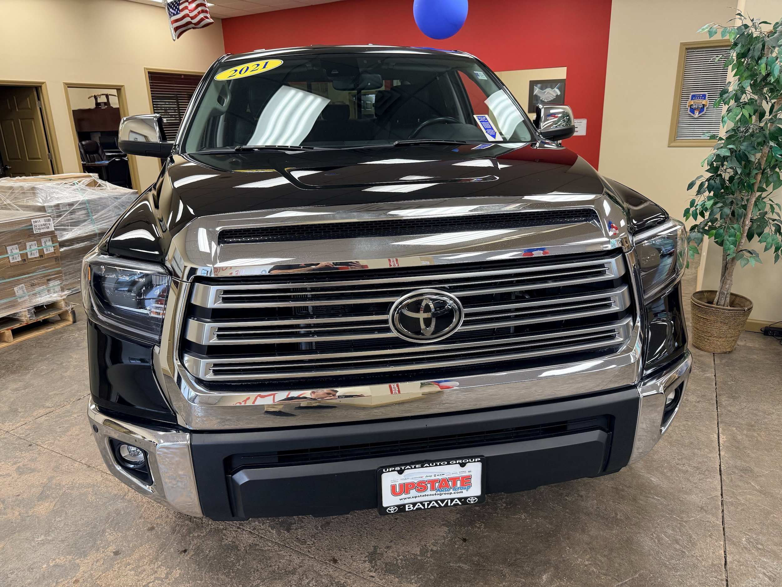 Used 2021 Toyota Tundra Limited w/ Limited Premium Package AWD/4WD image 3