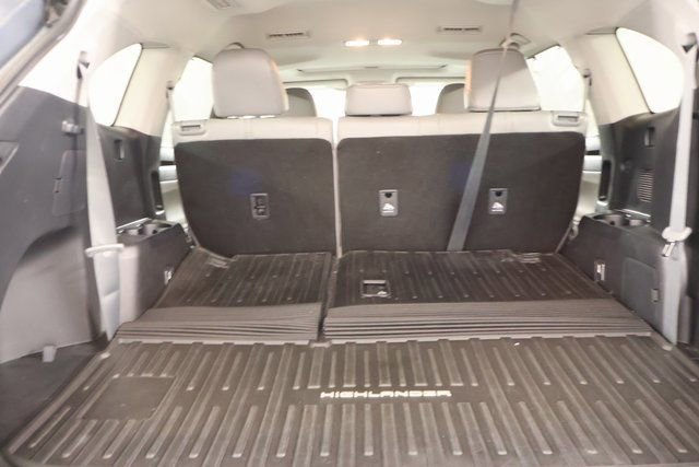 Used 2023 Toyota Highlander XLE image 28