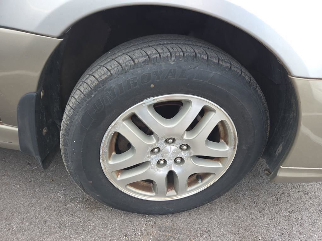 Used 2004 Subaru Outback Wagon image 2