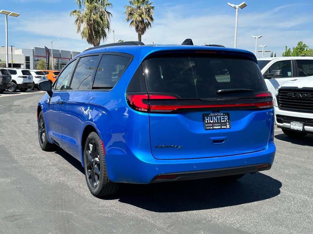 New 2026 Chrysler Pacifica Select FWD image 4