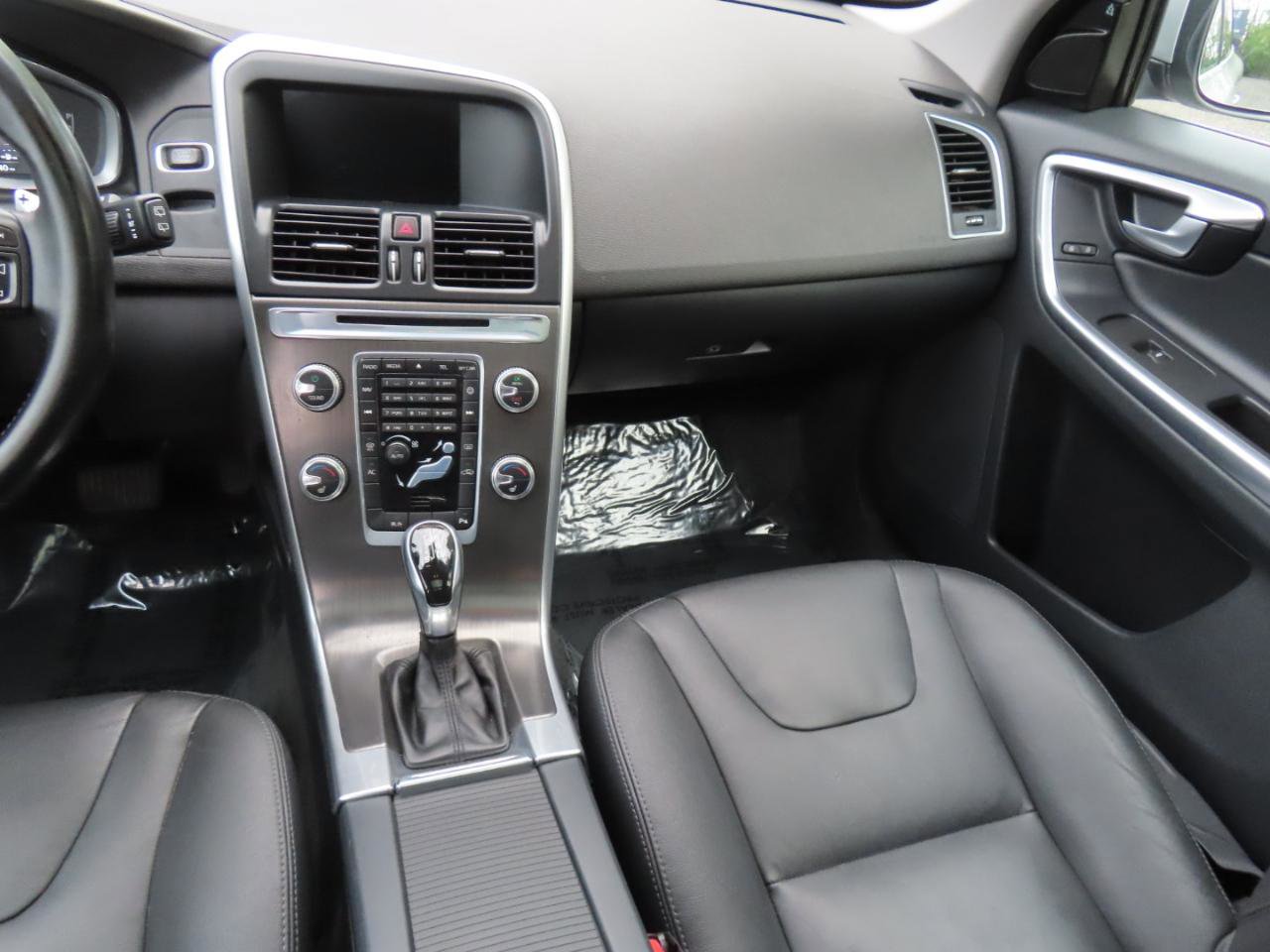 Used 2015 Volvo XC60 T6 AWD/4WD image 16