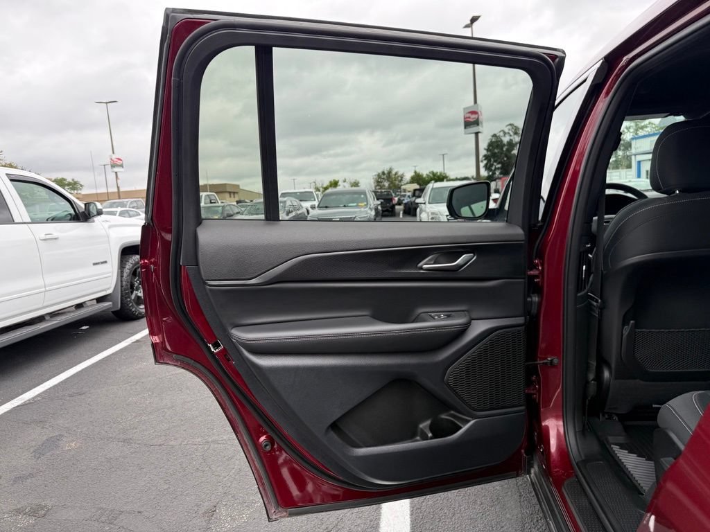Used 2025 Jeep Grand Cherokee L Laredo w/ Luxury Tech Group I AWD/4WD image 10