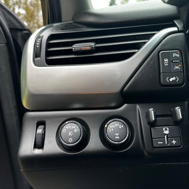 Used 2019 Chevrolet Suburban LT image 18