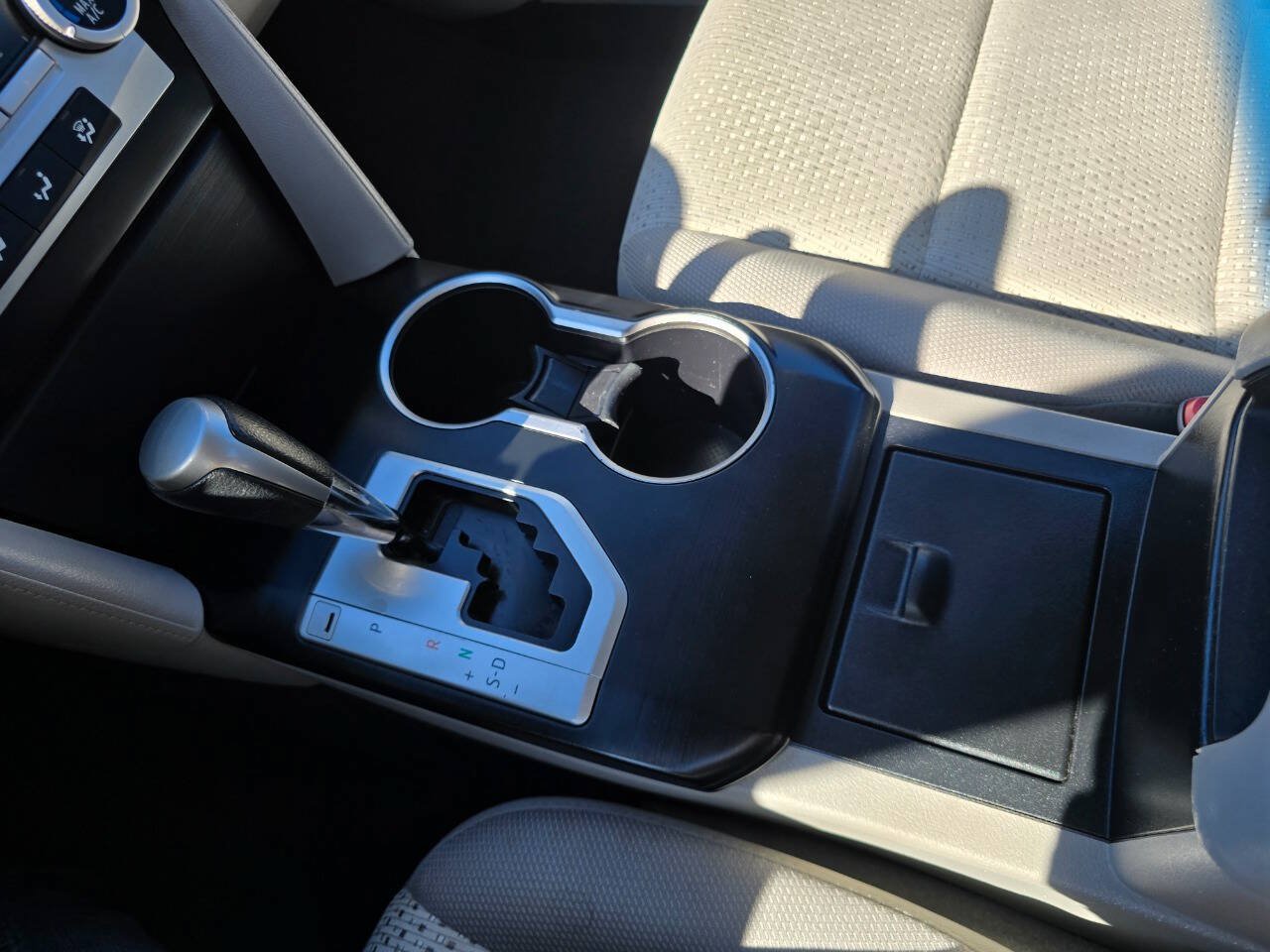 Used 2013 Toyota Camry LE FWD image 17