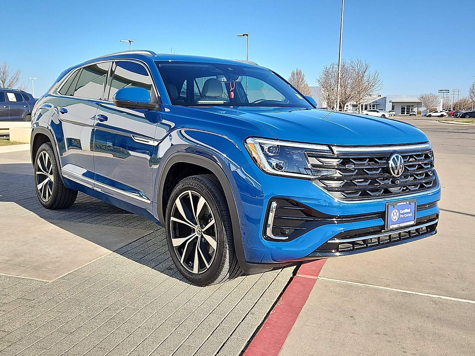 Used 2025 Volkswagen Atlas Cross Sport SEL Premium R-Line image 4