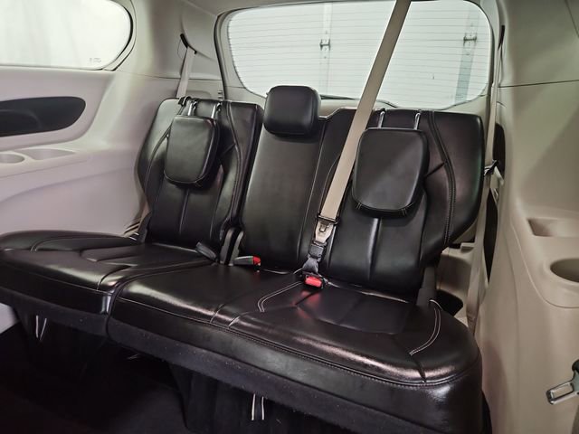 Used 2023 Chrysler Pacifica Touring-L FWD image 39