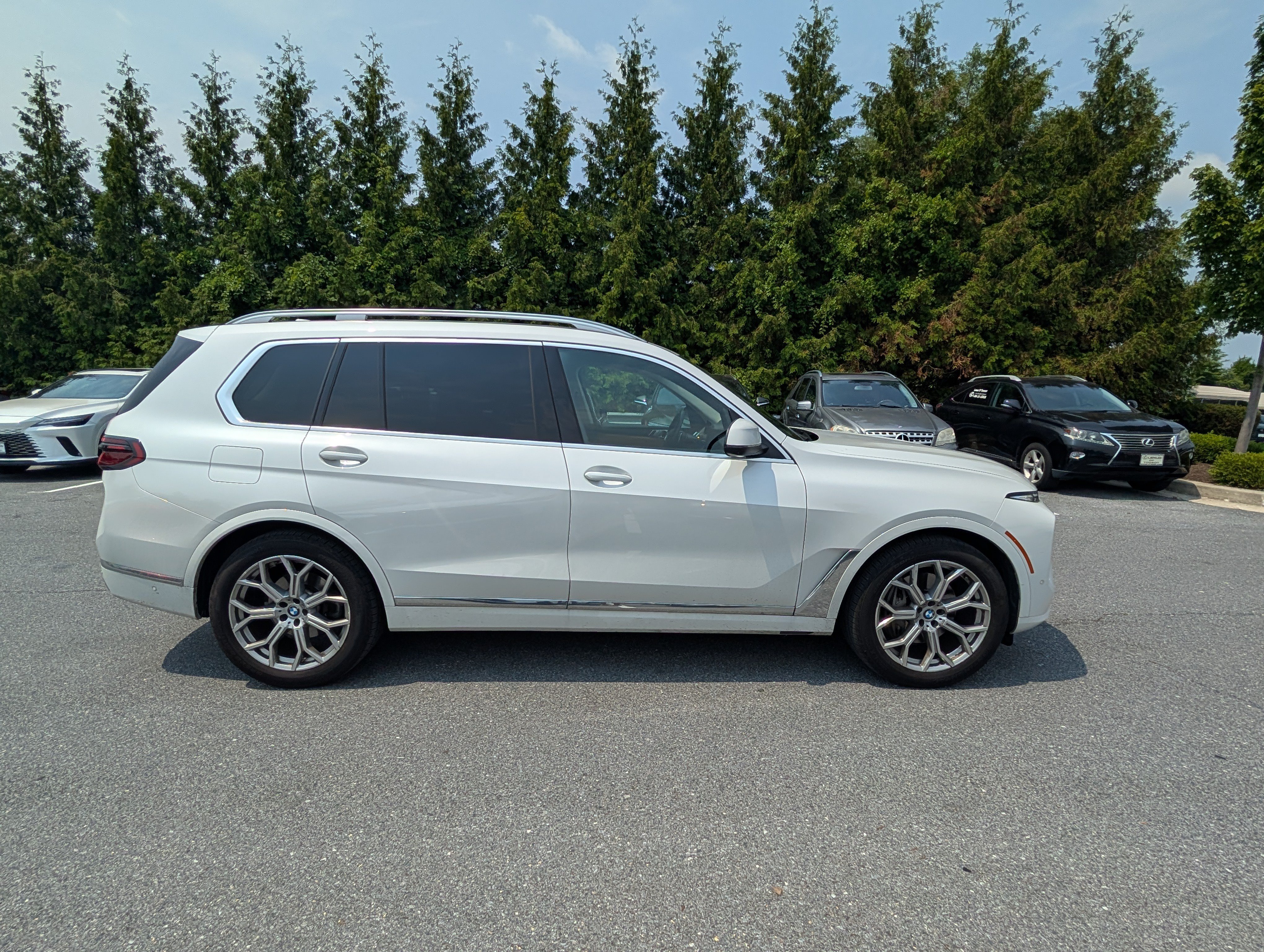 Used 2024 BMW X7 xDrive40i AWD/4WD image 2