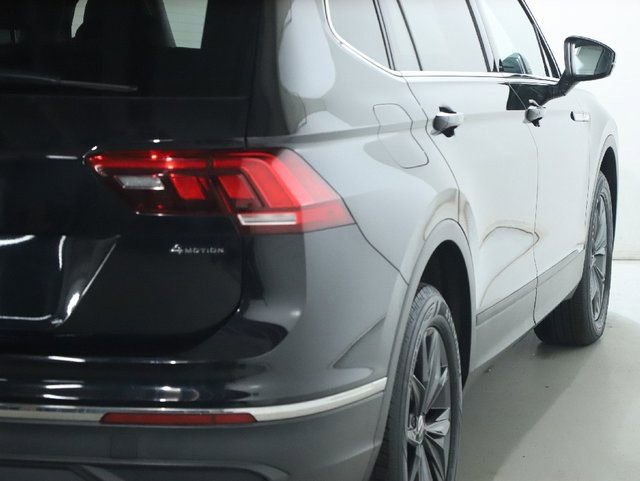 Used 2022 Volkswagen Tiguan SE w/ Panoramic Sunroof Package image 47