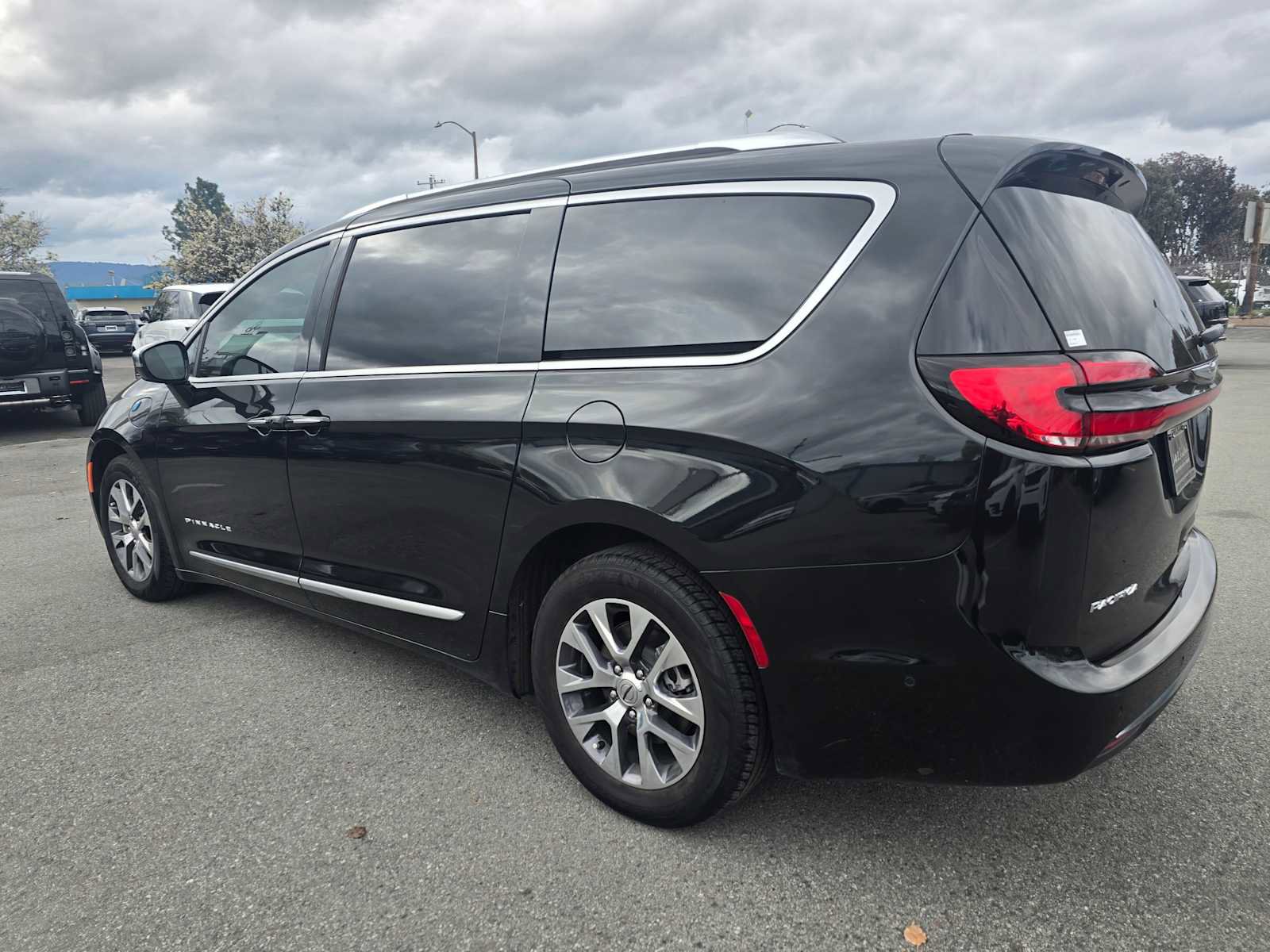Used 2023 Chrysler Pacifica Pinnacle image 11