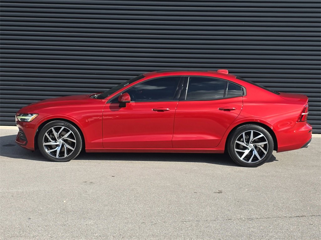 Used 2020 Volvo S60 T5 Momentum image 2