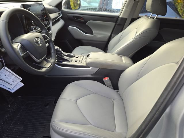 Used 2022 Toyota Highlander LE image 10