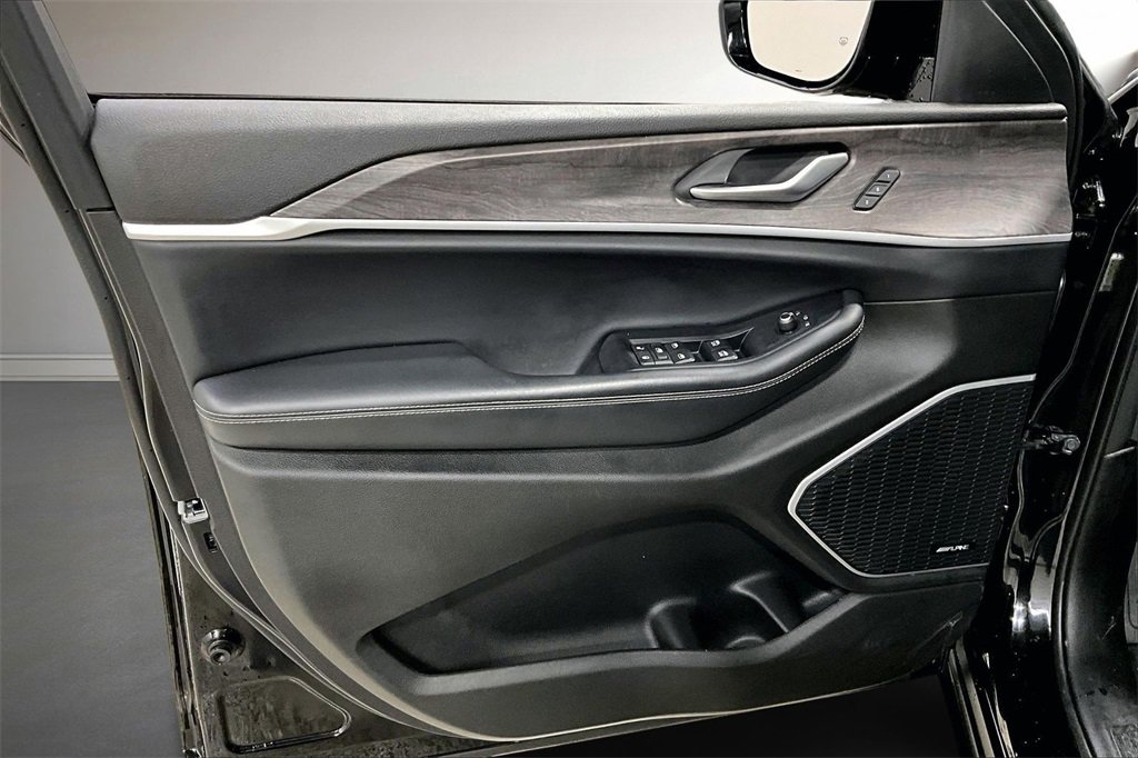 Used 2022 Jeep Grand Cherokee L Limited image 21