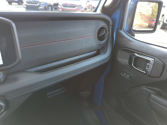 Used 2025 Jeep Gladiator Rubicon w/ Safety Group image 8