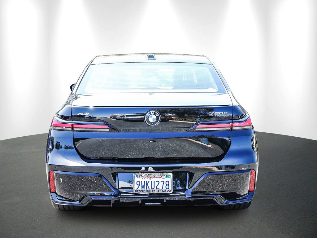 Used 2026 BMW 750e xDrive AWD/4WD image 5