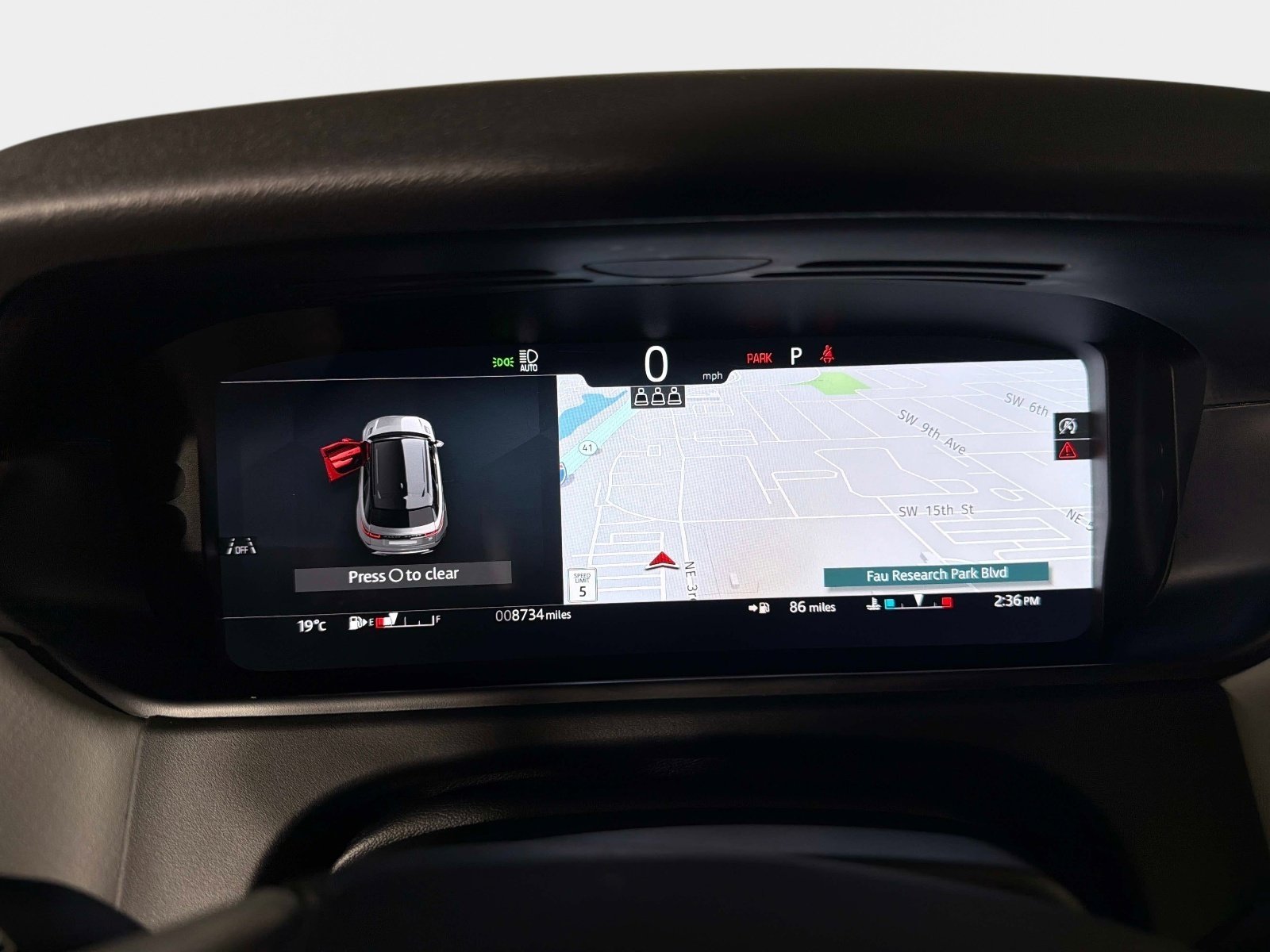 Used 2025 Land Rover Range Rover Velar Dynamic SE AWD/4WD image 43