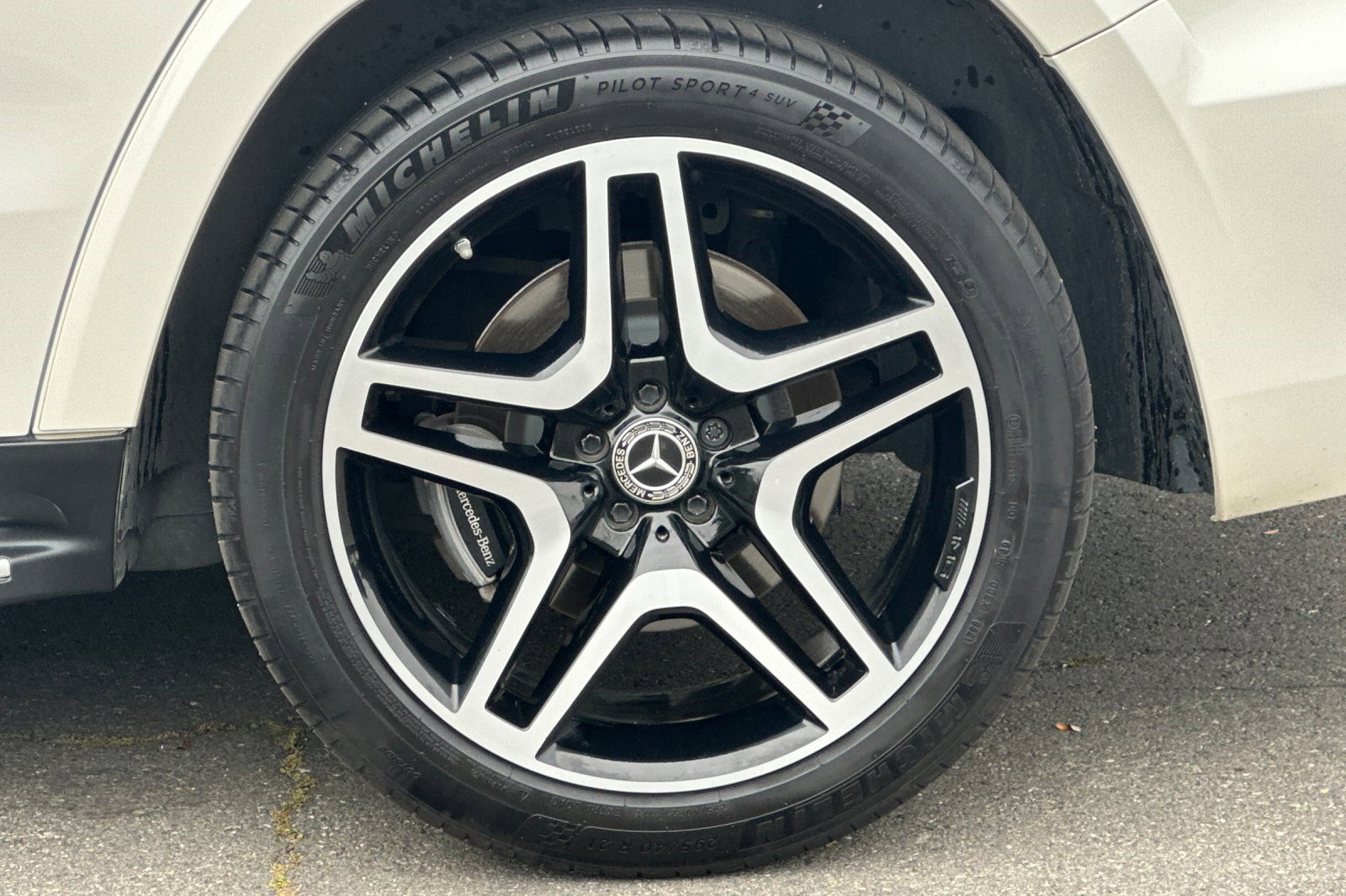 Used 2018 Mercedes-Benz GLS 550 4MATIC image 35