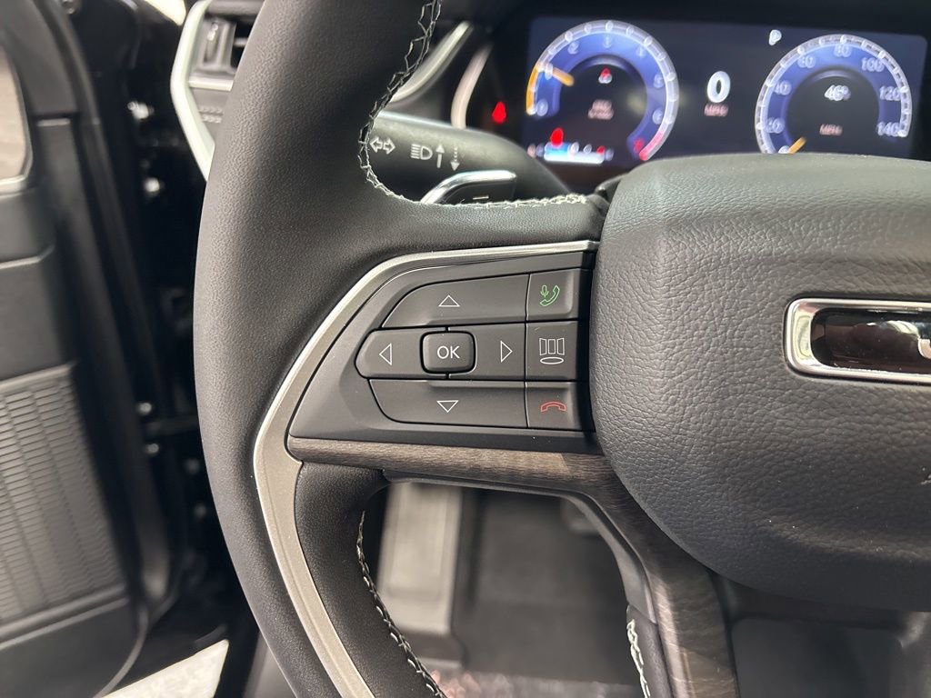 New 2025 Jeep Grand Cherokee Limited w/ Black Appearance Package image 14