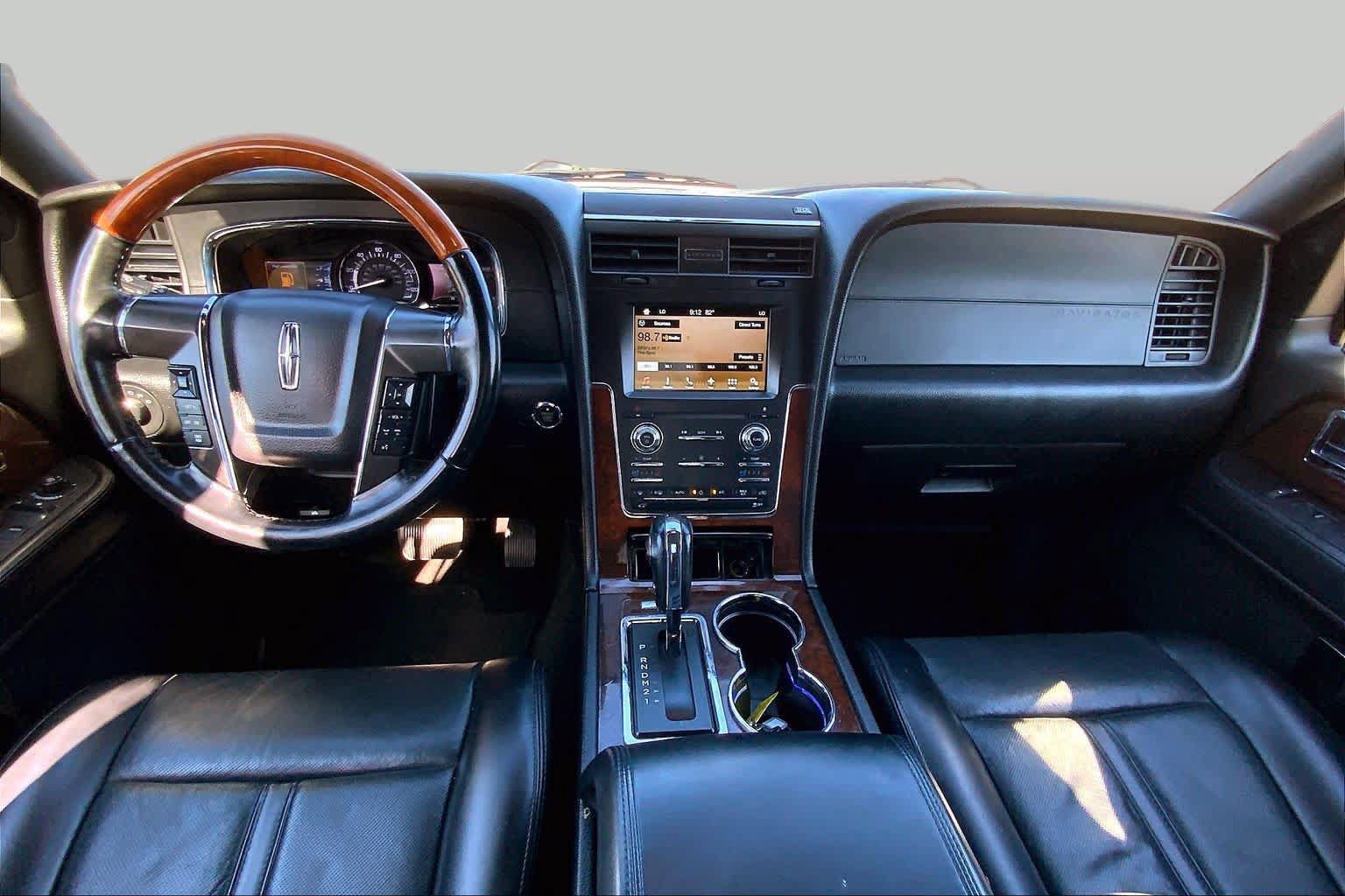 Used 2017 Lincoln Navigator Select RWD image 16