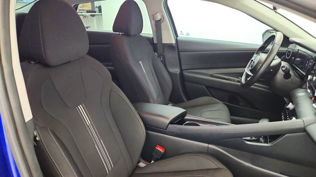 Used 2022 Hyundai Elantra SEL w/ Convenience Package FWD image 23