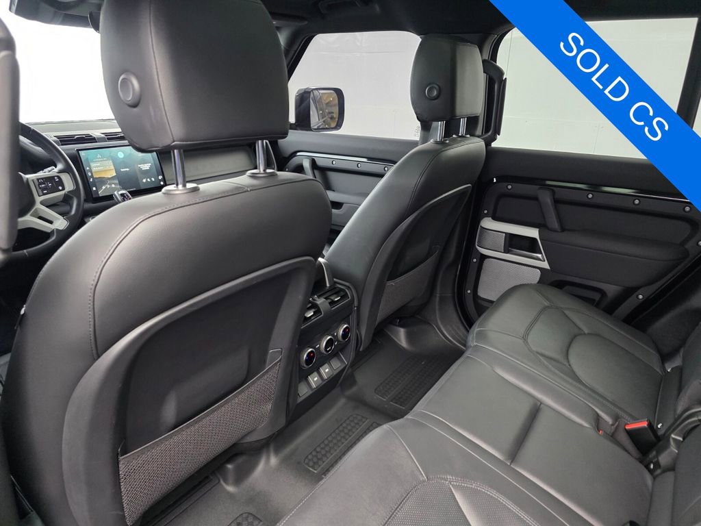 Used 2023 Land Rover Defender 130 SE image 14