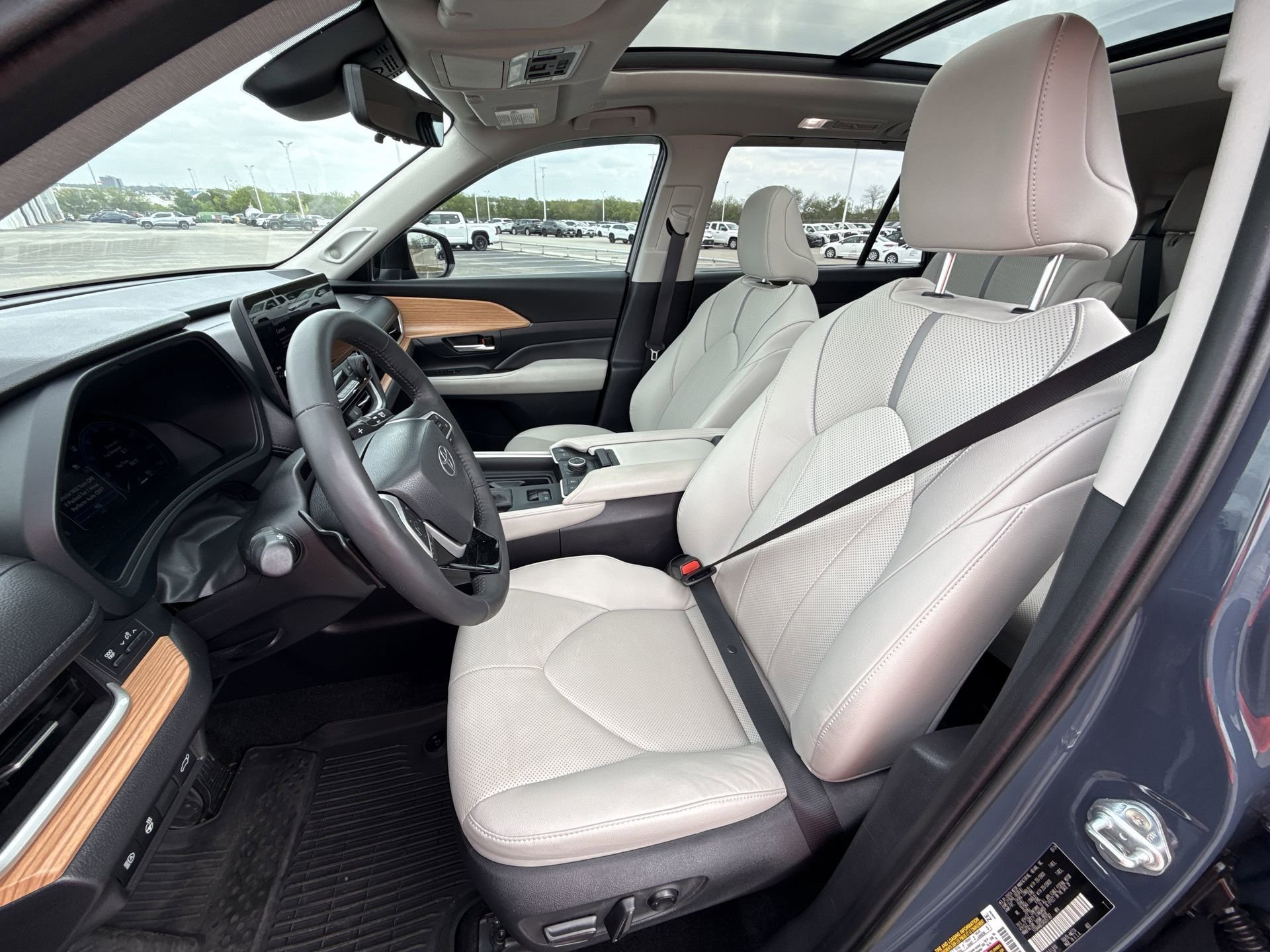 Certified 2024 Toyota Grand Highlander Platinum image 13