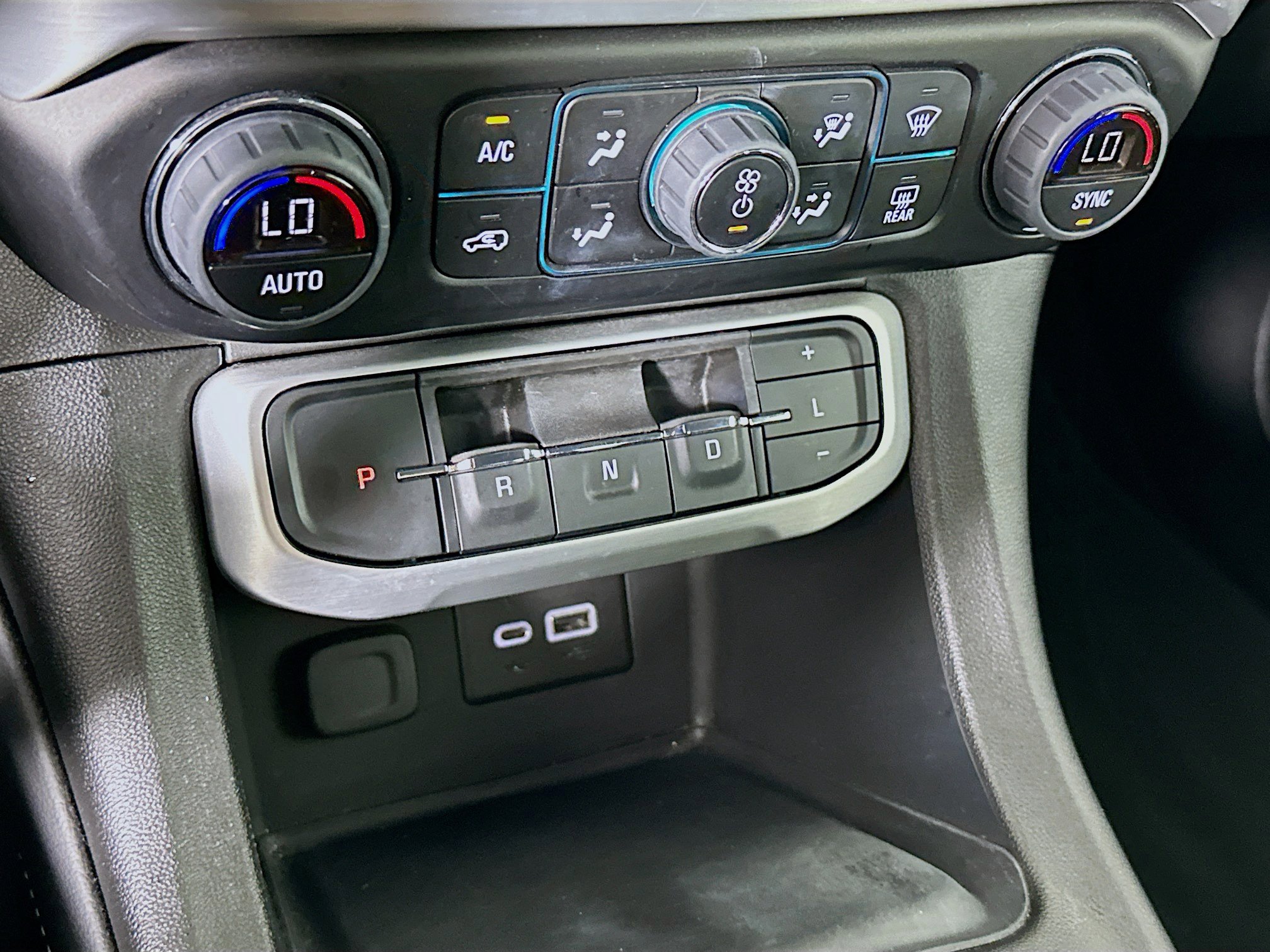 Used 2023 GMC Acadia SLE w/ Driver Convenience Package image 24