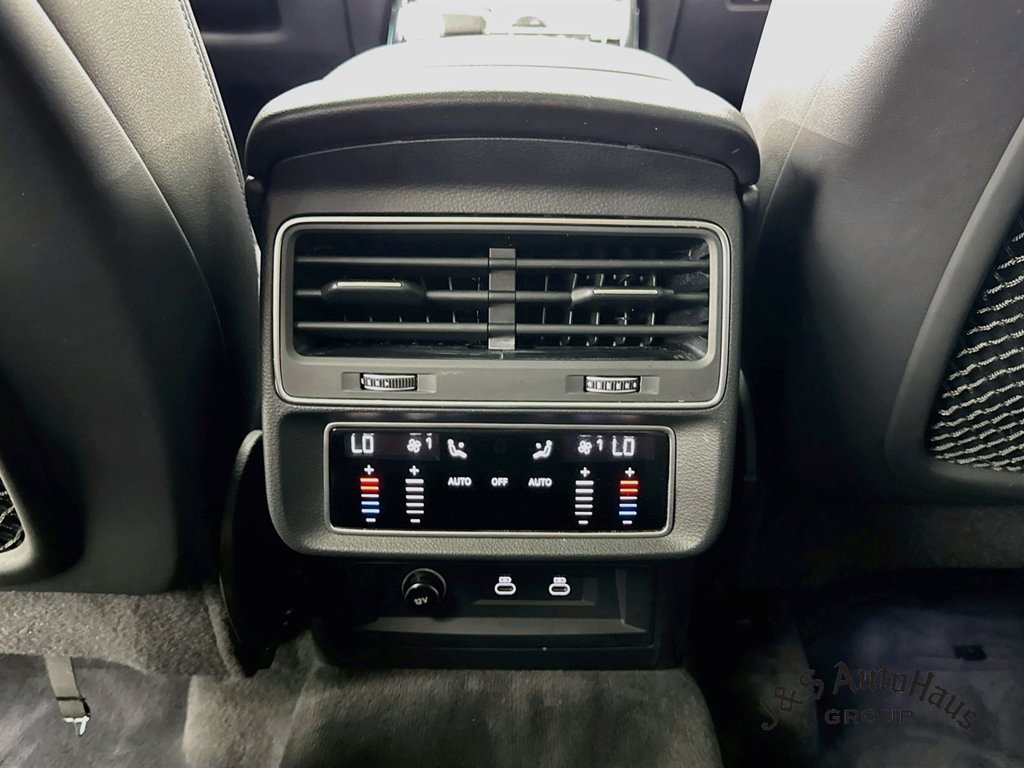 Used 2022 Audi Q8 Premium Plus w/ Premium Plus Package AWD/4WD image 32