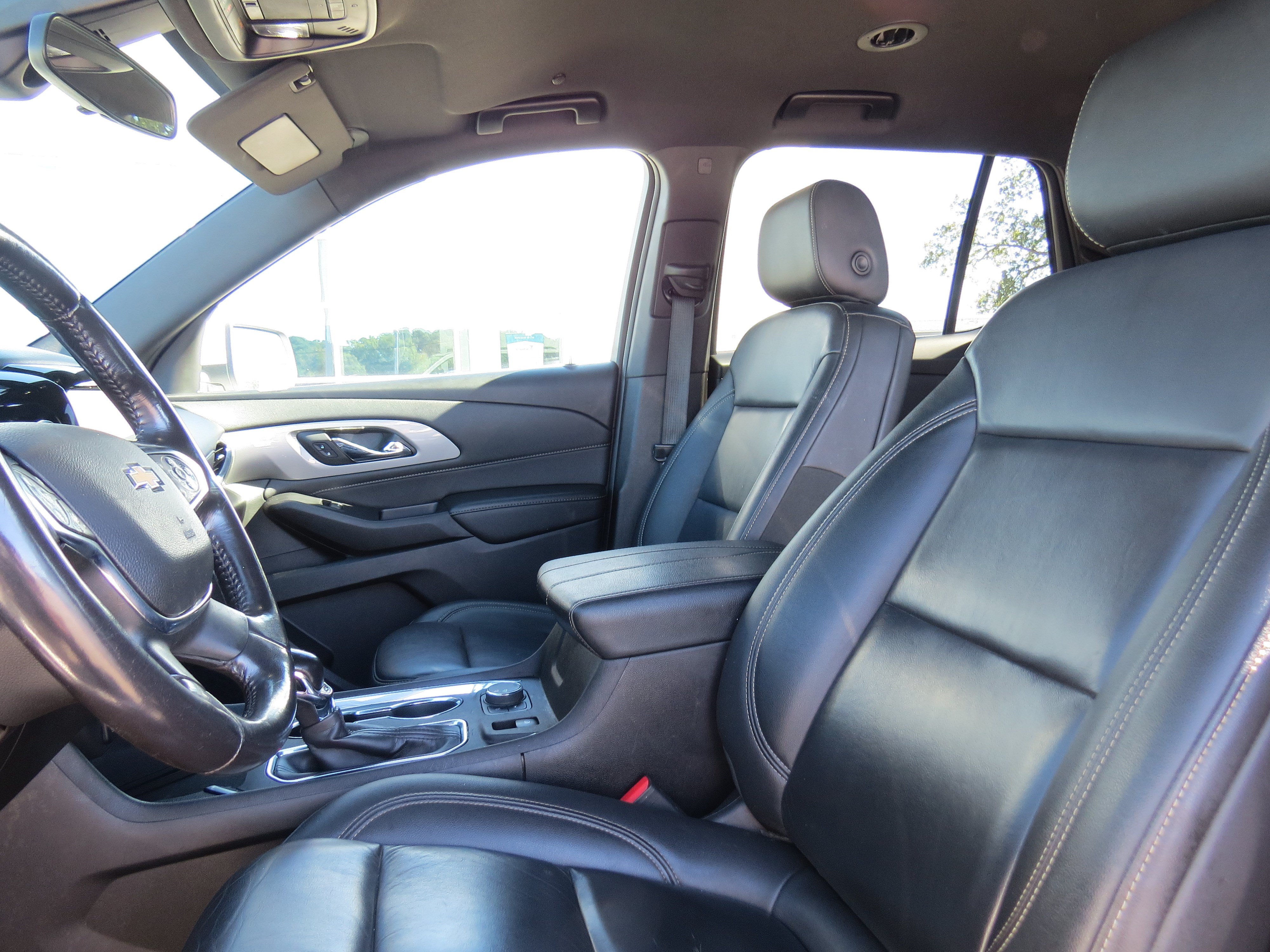 Used 2022 Chevrolet Traverse LT AWD/4WD image 14
