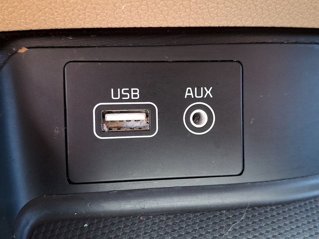 Used 2016 Kia Sedona LX w/ LX Convenience Package FWD image 24