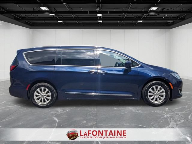 Used 2018 Chrysler Pacifica Touring-L Plus FWD image 6